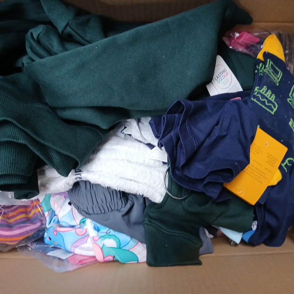 APPROXIMATELY 35 ASSORTED KIDS CLOTHING ITEMS IN VARIOUS STYLES, SIZES & COLOURS TO INCLUDE LEGGINGS, JUMPER, SHORTS, ETC