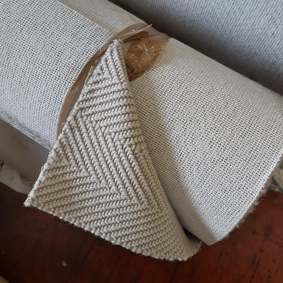 ROLL OF QUALITY GATSBY MOONLIGHT CARPET - APPROXIMATELY 4 x 3.53m