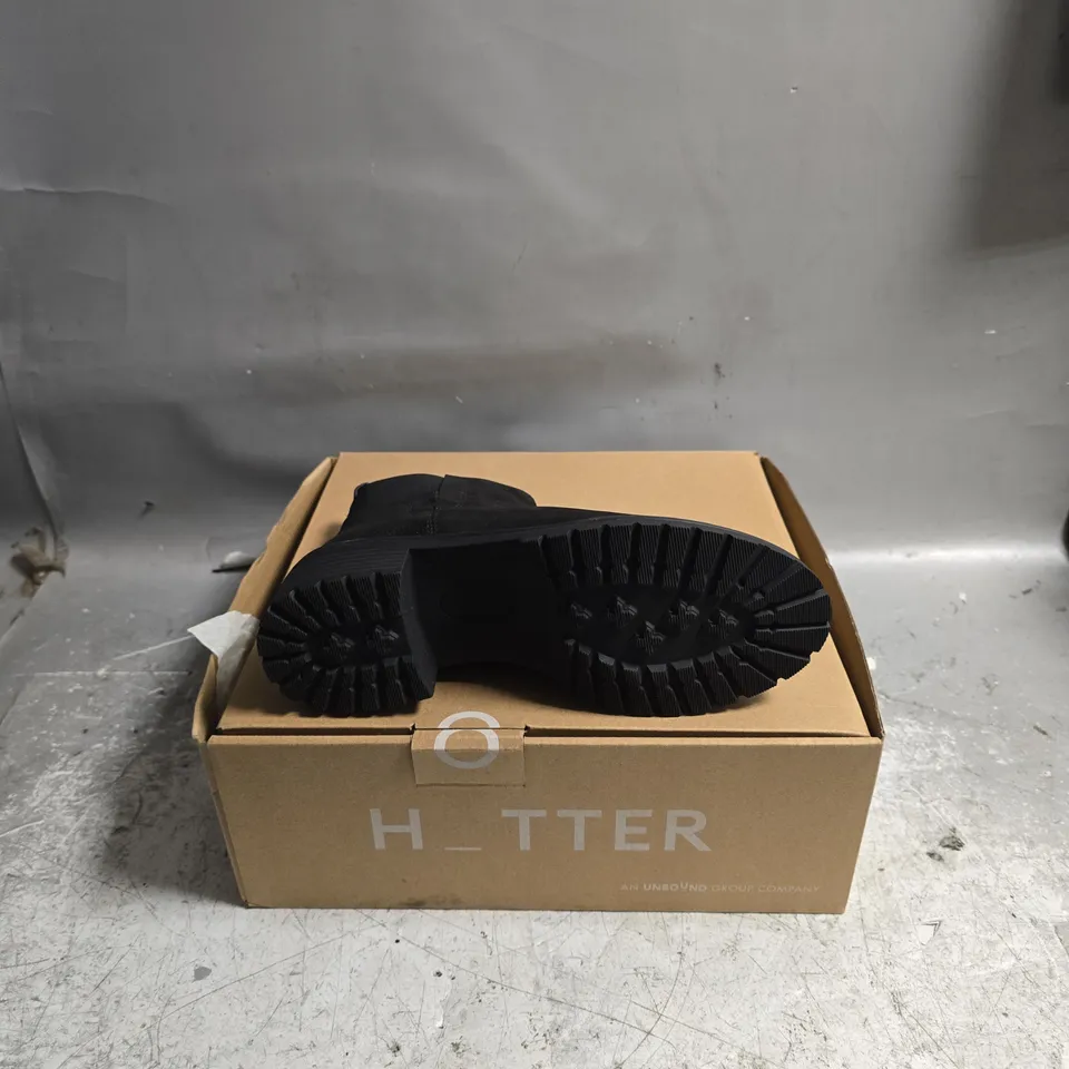 BOXED PAIR OF HOTTER BREE- BREEYS LEATHER BOOTS IN BLACK - UK5