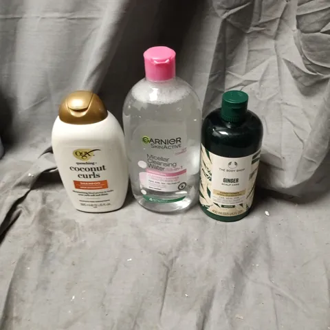 APPROXIMATELY 15 ASSORTED HEALTH AND BEAUTY ITEMS INCLUDING BODY SHOP GINGER SCALP CARE, GARNIER MICELLAR CLEANSING WATER ALL-IN-1, OGX COCONUT CURLS SHAMPOO