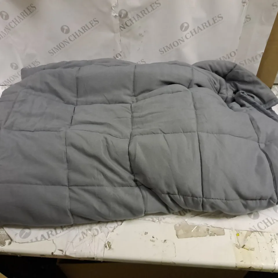 GREY WEIGHTED GRAVITY BLANKET 