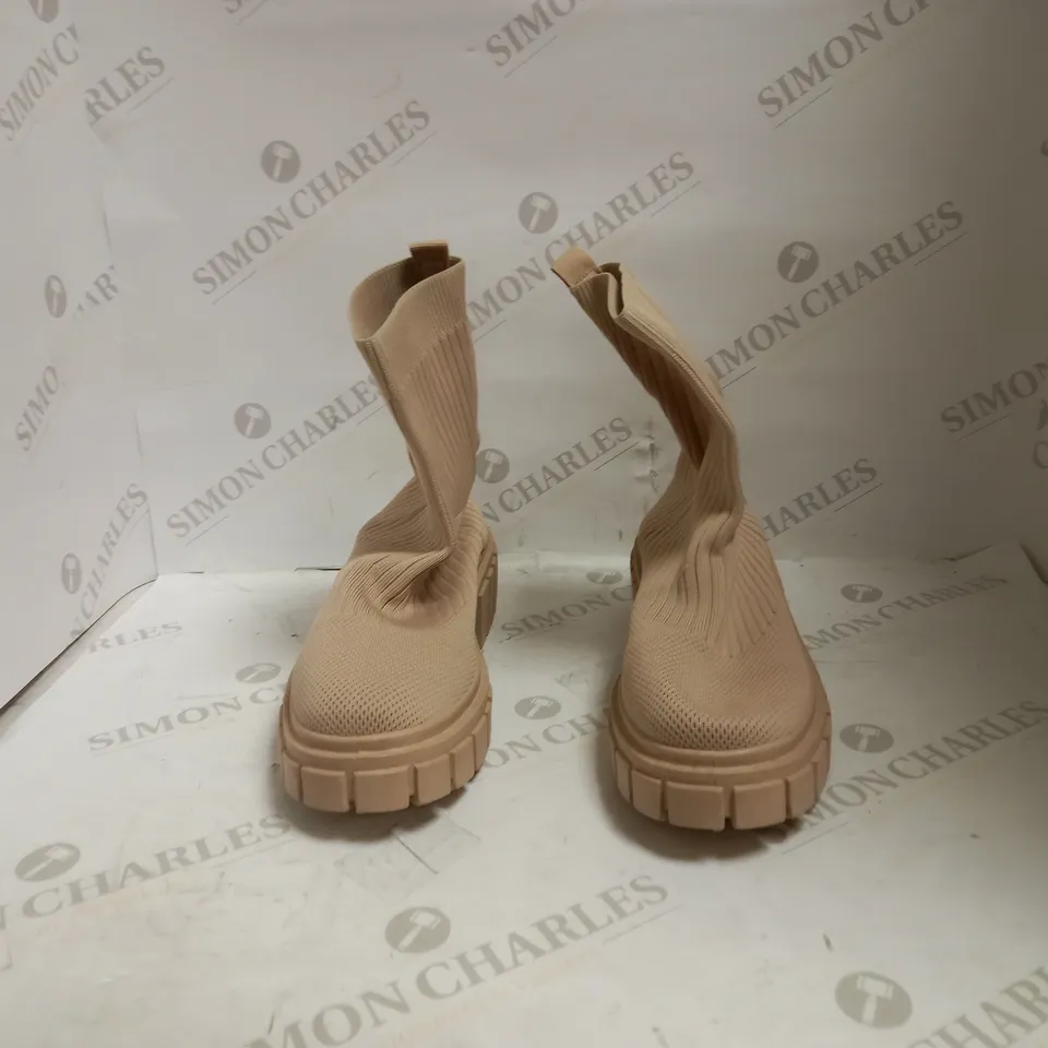 INSPIRE LONDON PINK SIZE 39 HIGH SOCK BOOTS 