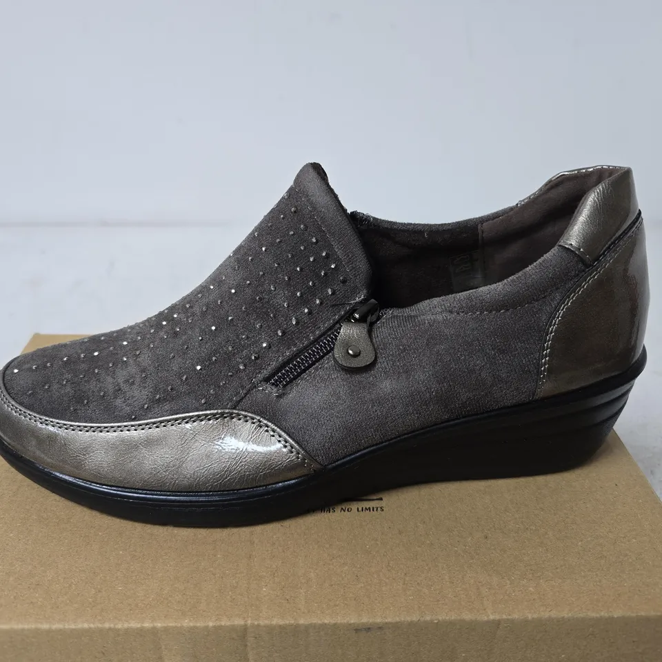 BOXED JO & JOE JESSICA SHOES, PEWTER - SIZE 8 