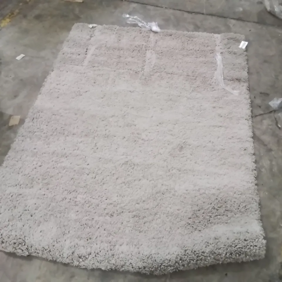 QUALITY DESIGNER AREA RUG - APPROXIMATELY 200X158