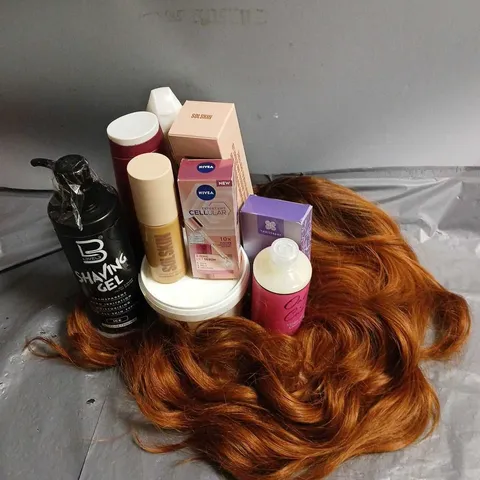 APPROXIMATELY 20 ASSORTED COSMETIC PRODUCTS INCLUDE - WIG - ONLY CURLS MEGA HOLD CURL GEL - SOLSKIN INSTANT BODY SERUM - ETC