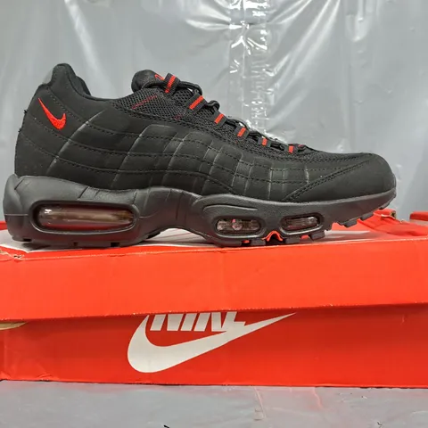 BOXED PAIR OF NIKE AIR MAX 95 TT SHOES IN BLACK/RED SIZE UK 10