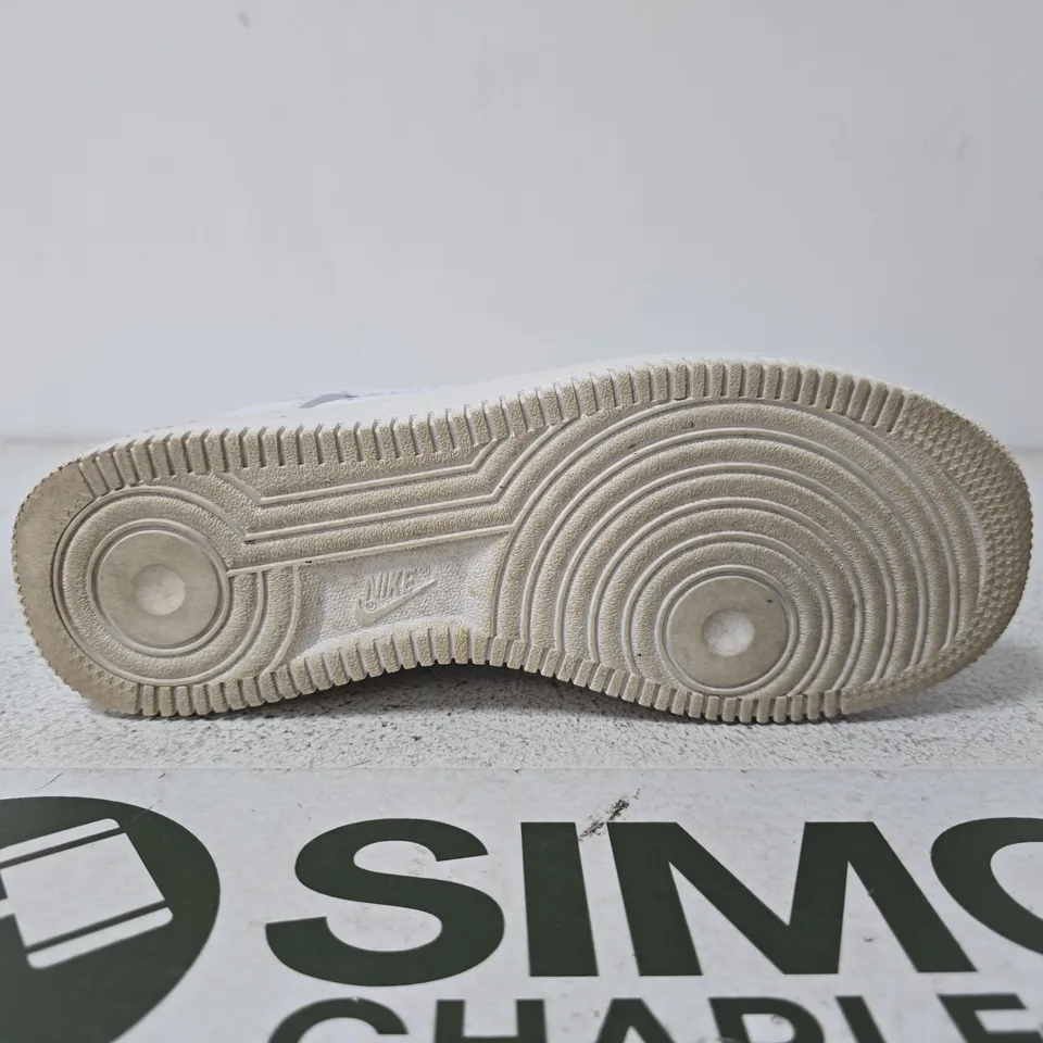 NIKE AIR FORCE 1 WHITE LEATHER SNEAKERS - SIZE 5.5
