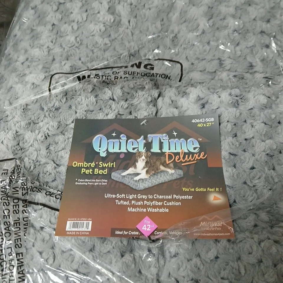 QUIET TIME DELUXE OMBRÉ SWIRL PET BED – GREY, 42"