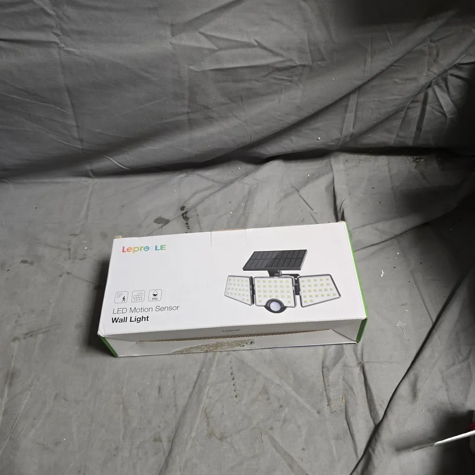 BOX OF APPROXIMATELY 8 ASSORTED ELECTRICAL ITEMS INCLUDING BT HUB , SKY HUB AND LED MOTION SENSOR 