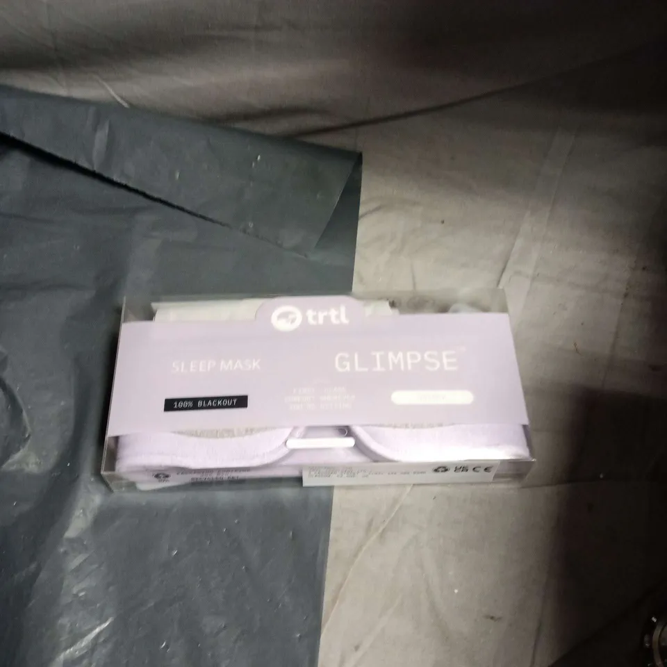 APPROXIMATELY 10 ASSORTED HEALTH AND BEAUTY ITEMS INCLUDING MINI SHAVER , HEATED BRUSH AND SLEEP MASK 