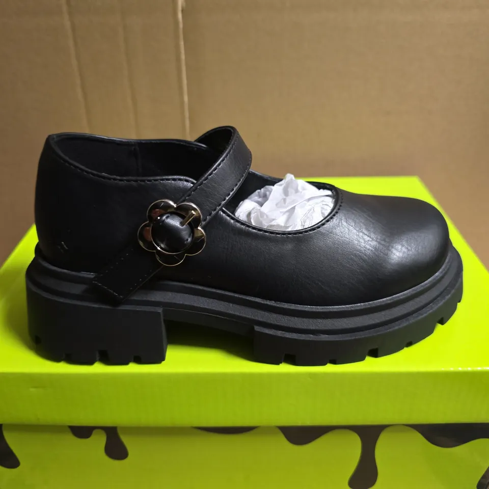 BOXED PAIR OF KOI FLUTTER JUMP KIDZ FLOWER MARY JANE SHOES - UK SIZE 11