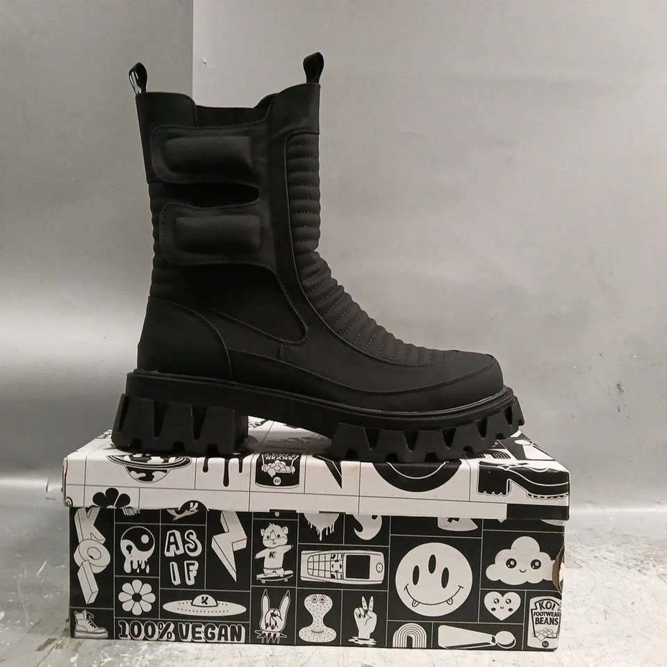 BOXED PAIR OF KOI VADER MEN'S PADDED CROFT BOOTS IN BLACK SIZE UK 11