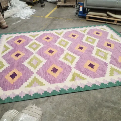 QUALITY DESIGNER AREA RUG - APPROXIMATELY 245Γ340CM