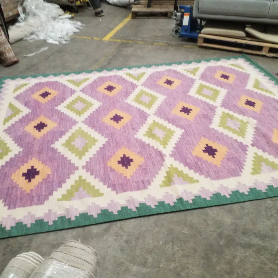 QUALITY DESIGNER AREA RUG - APPROXIMATELY 245×340CM