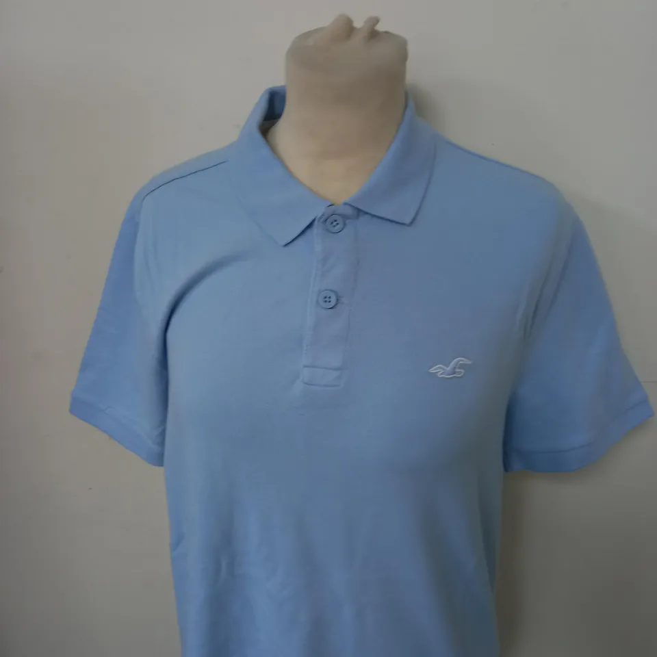 HOLLISTER CASUAL POLO SHIRT IN PALE BLUE  SIZE M