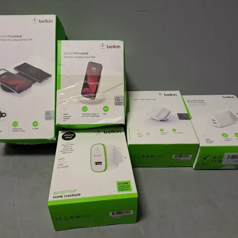 BOX OF APPROX 12 ASSORTED ITEMS TO INCLUDE - BELKIN CHARGING STAND , USB-C STAND WALL CHARGER , BELKIN DUAL WALL CHARGER ETC