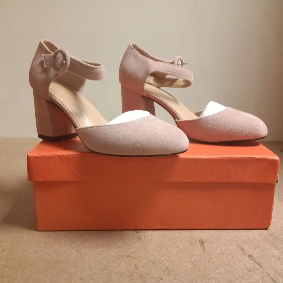 BOXED PAIR OF UNBRANDED CLOSED TOE BLOCK HEELS IN PINK SIZE EU 35