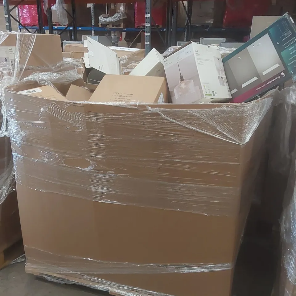 PALLET CONTAINING A VERY LARGE QUANTITY OF ASSORTED DESIGNER LIGHTING PRODUCTS INCLUDING: PHILIPS CEILING LIGHT, TOBIAS PENDANT, JELLY TABLE LAMP ECT