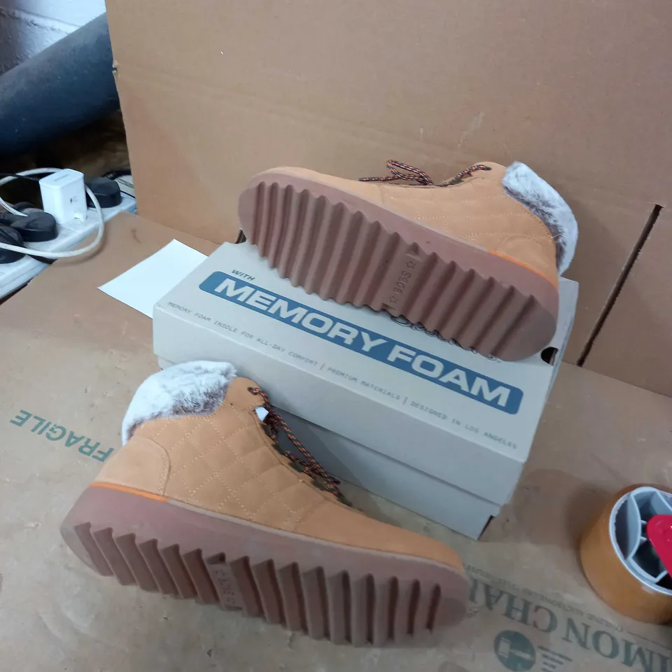 SKETCHERS BOBS GINGER BOOTS SIZE 6 