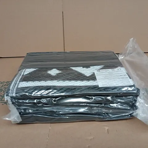 OUTDOOR RUG MODERN BLACK/WHITE 6 X 9