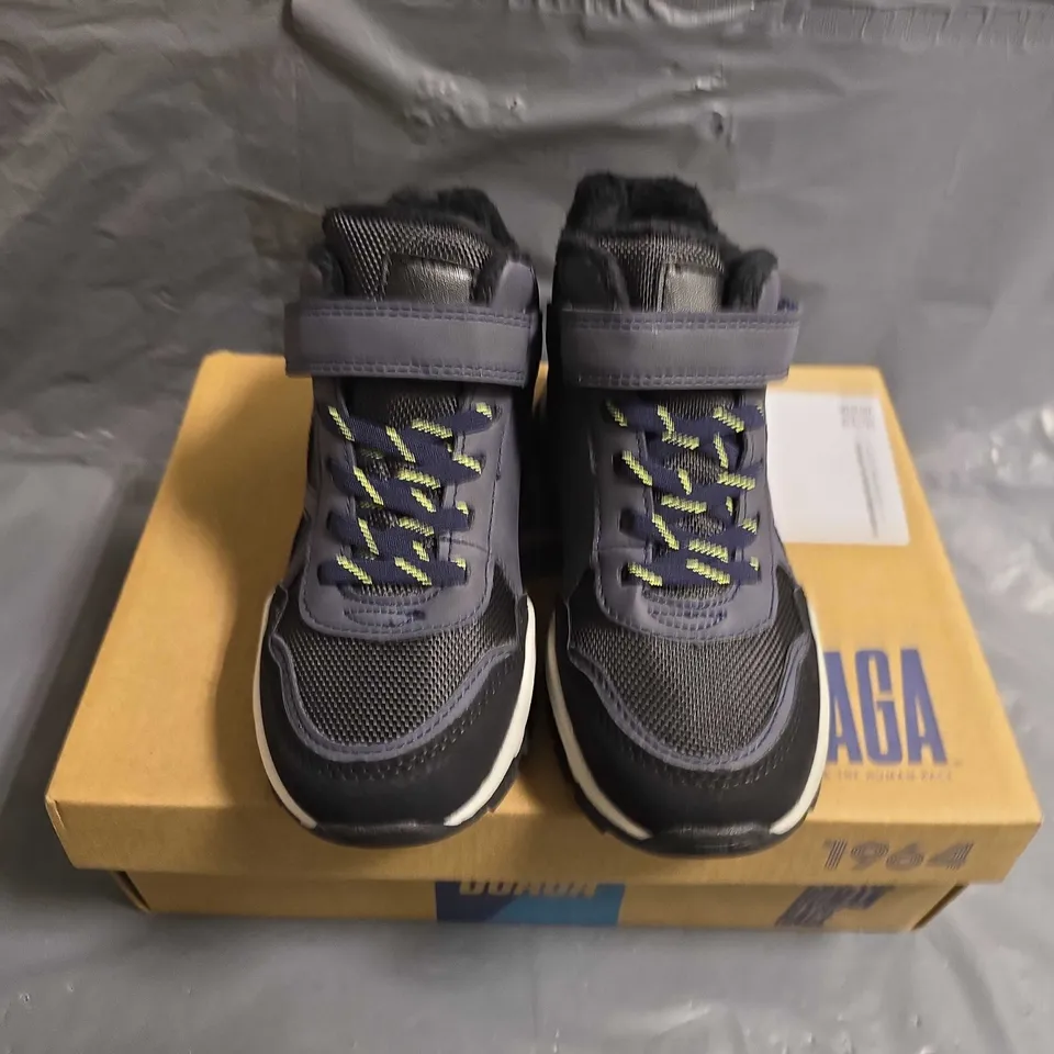 BOXED PAIR OF OSAGA KIDS WALKING SHOES - UK SIZE 30