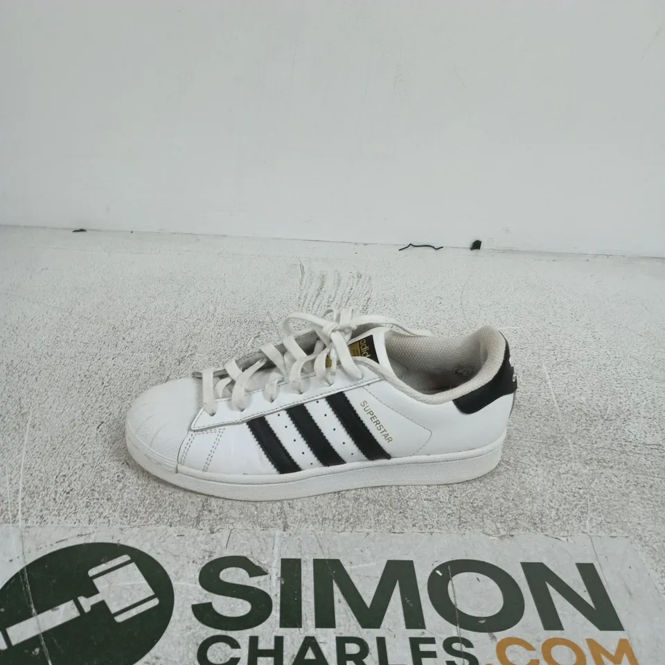 ADIDAS SUPERSTAR WHITE TRAINERS – BLACK 3-STRIPE DETAIL SIZE 5