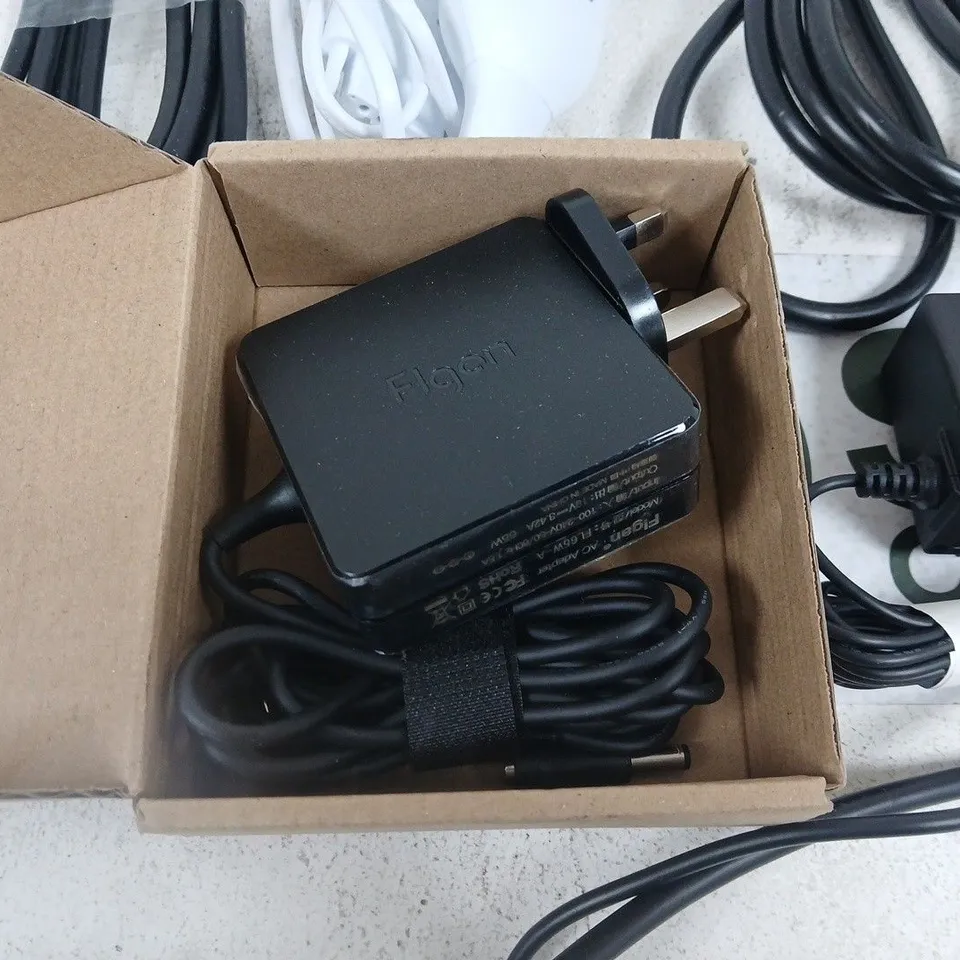 LOT OF ASSORTED CABLES TO INCLUDE FLGAN 65W, HDMI CABLE AND SKY REMOTE