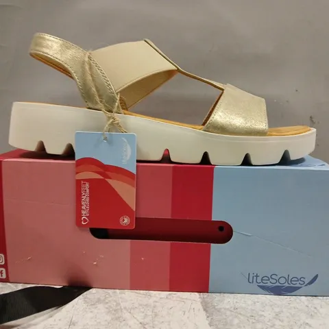 BOXED PAIR OF HEAVENLY FEET OPEN TOE SANDALS IN GOLD SHIMMER SIZE UK 8