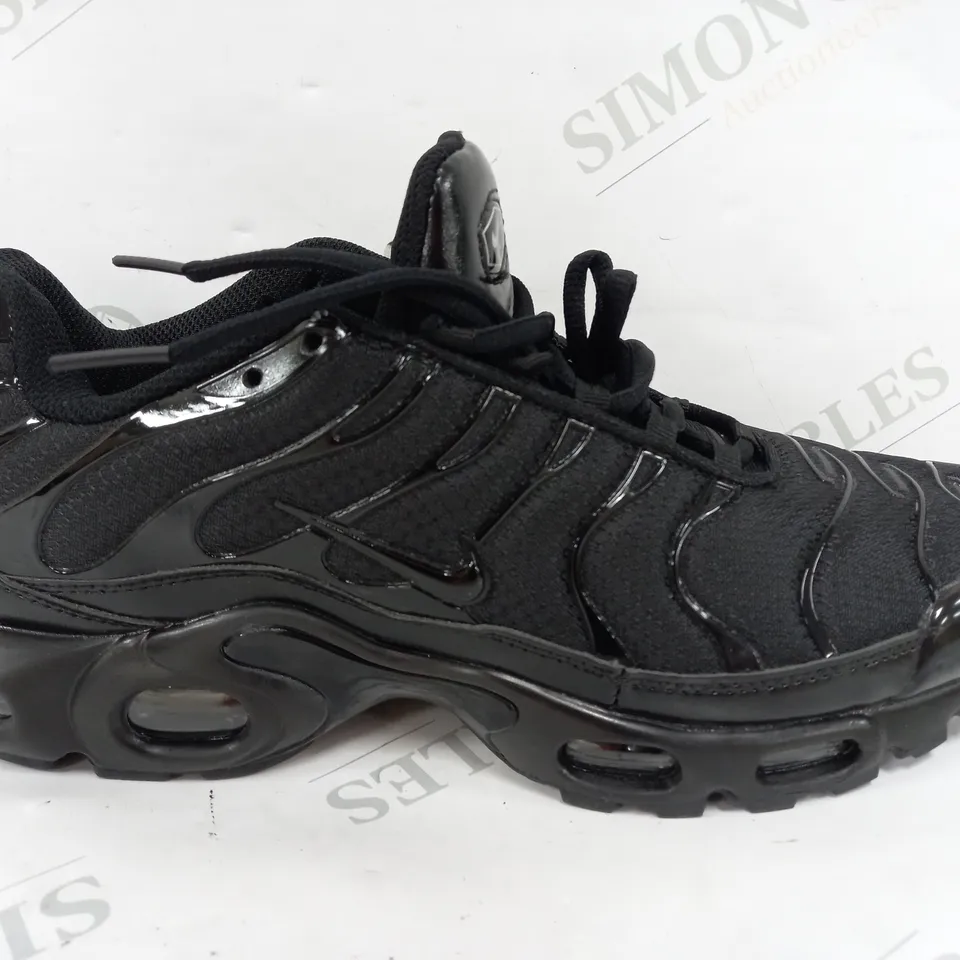 NIKE AIR TN TRAINERS IN BLACK - UK 9 