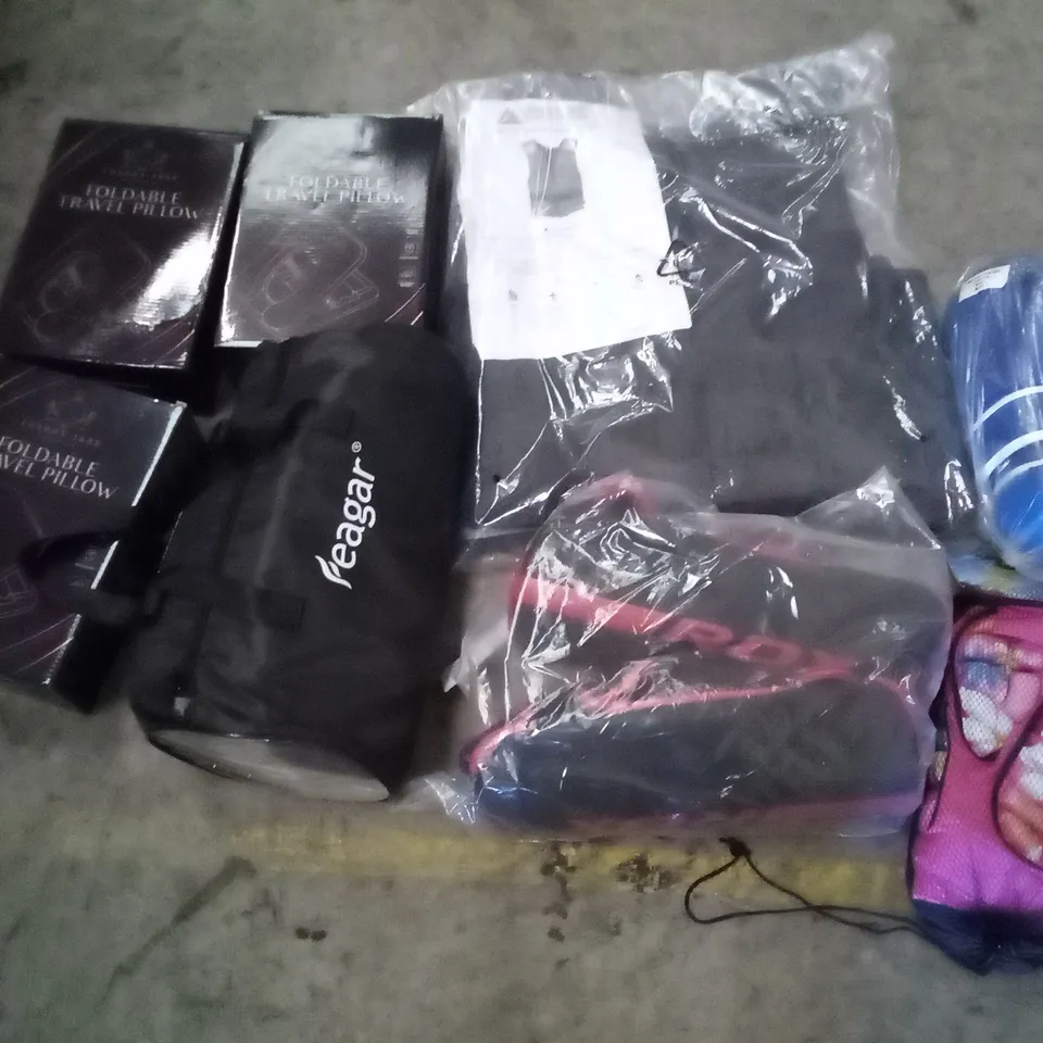 PALLET OF ASSORTED ITEMS INCLUDING FEAGAR MEMORY FOAM SEAT CUSHION, FOLDABLE TRAVEL PILLOW, SHINGUARDS, BOXING GLOVES, SNOW PANTS, SPORTS LIFE JACKET
