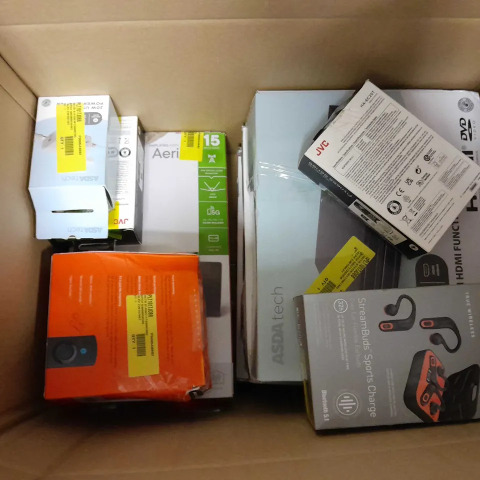 APPROXIMATELY 15 ASSORTED ELECTRICAL ITEMS TO INCLUDE ONE FOR ALL AERIAL, OPTICAL CABLE, BLUETOOTH HEADPHONES, ETC