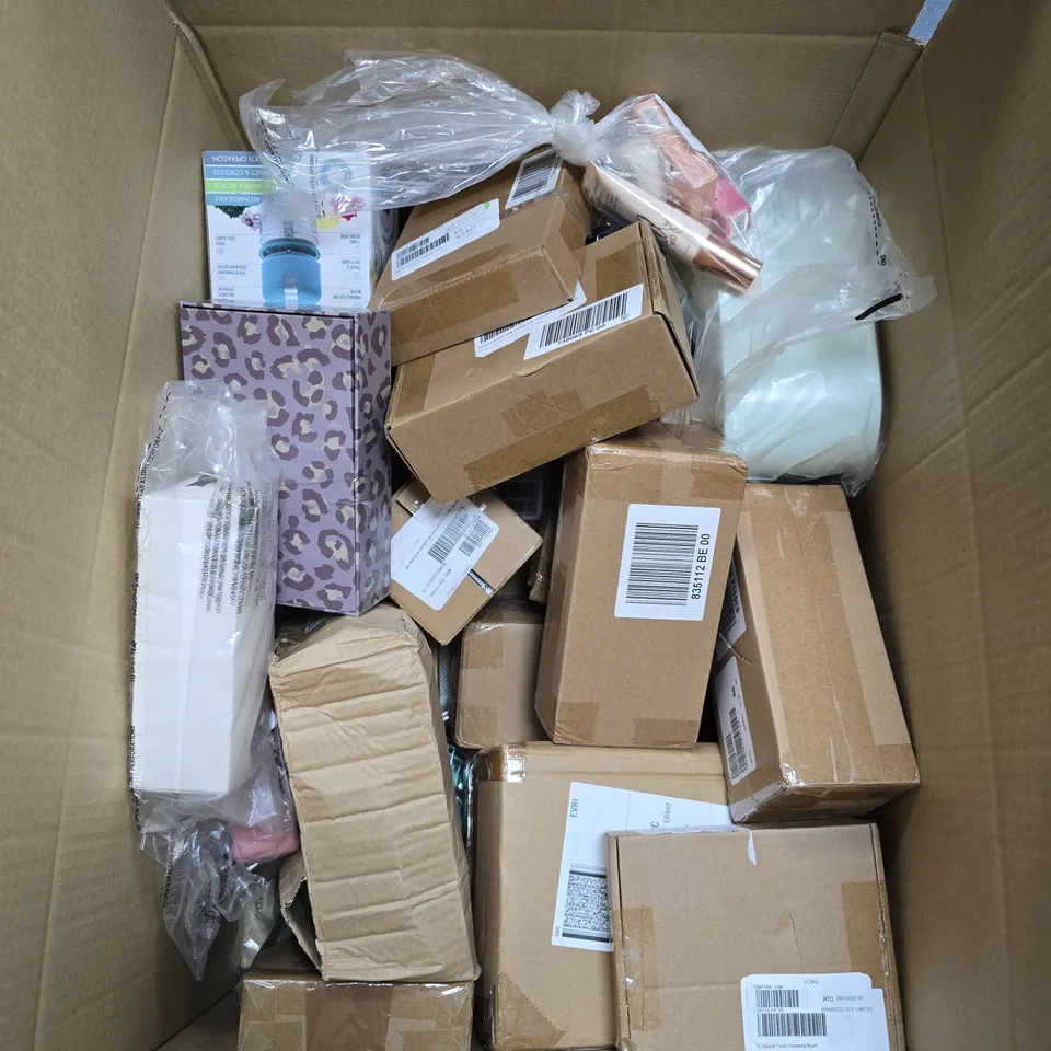 BOX OF APPROXIMATELY 15 ASSORTED ITEMS TO INCLUDE - MAKE UP ACCESSORIES , KITCHEN ACCESSORIES , ETC   