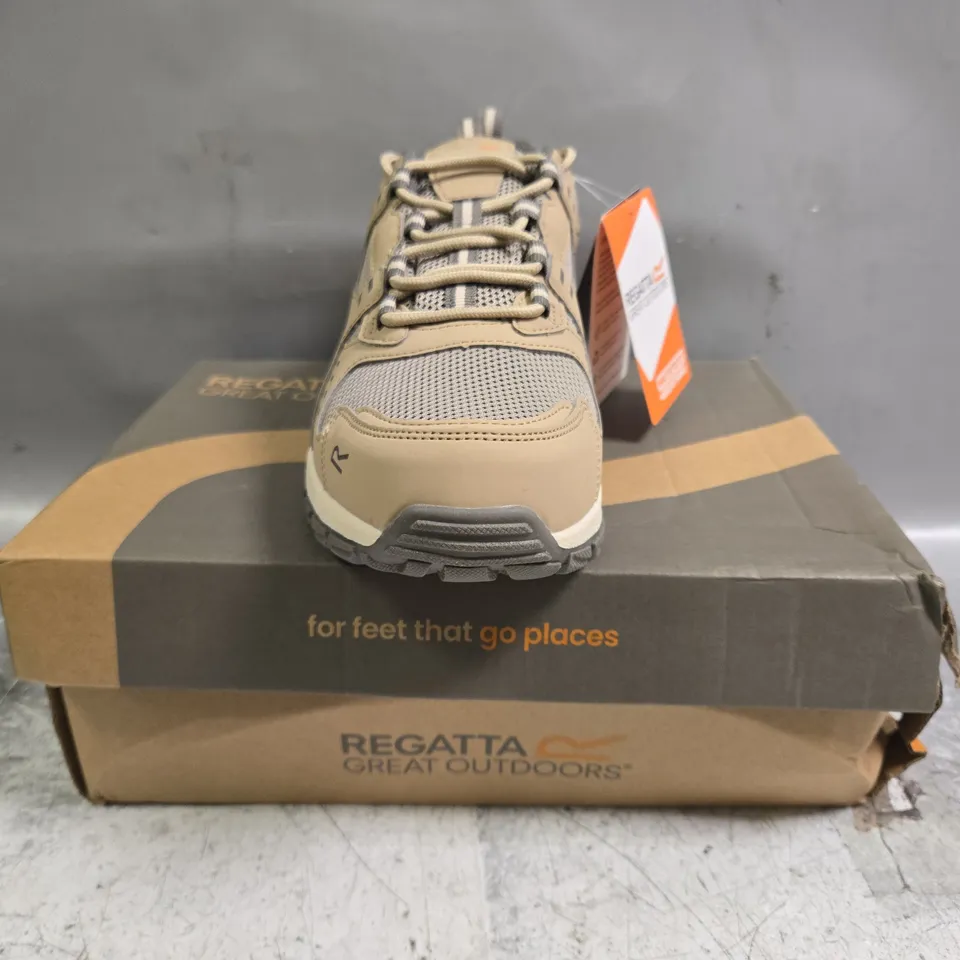 BOXED PAIR OF REGATTA WOMEN'S VENDEAVOUR TRAINERS IN WHITE PEPPER/LIGHT VANILLA SIZE UK 7