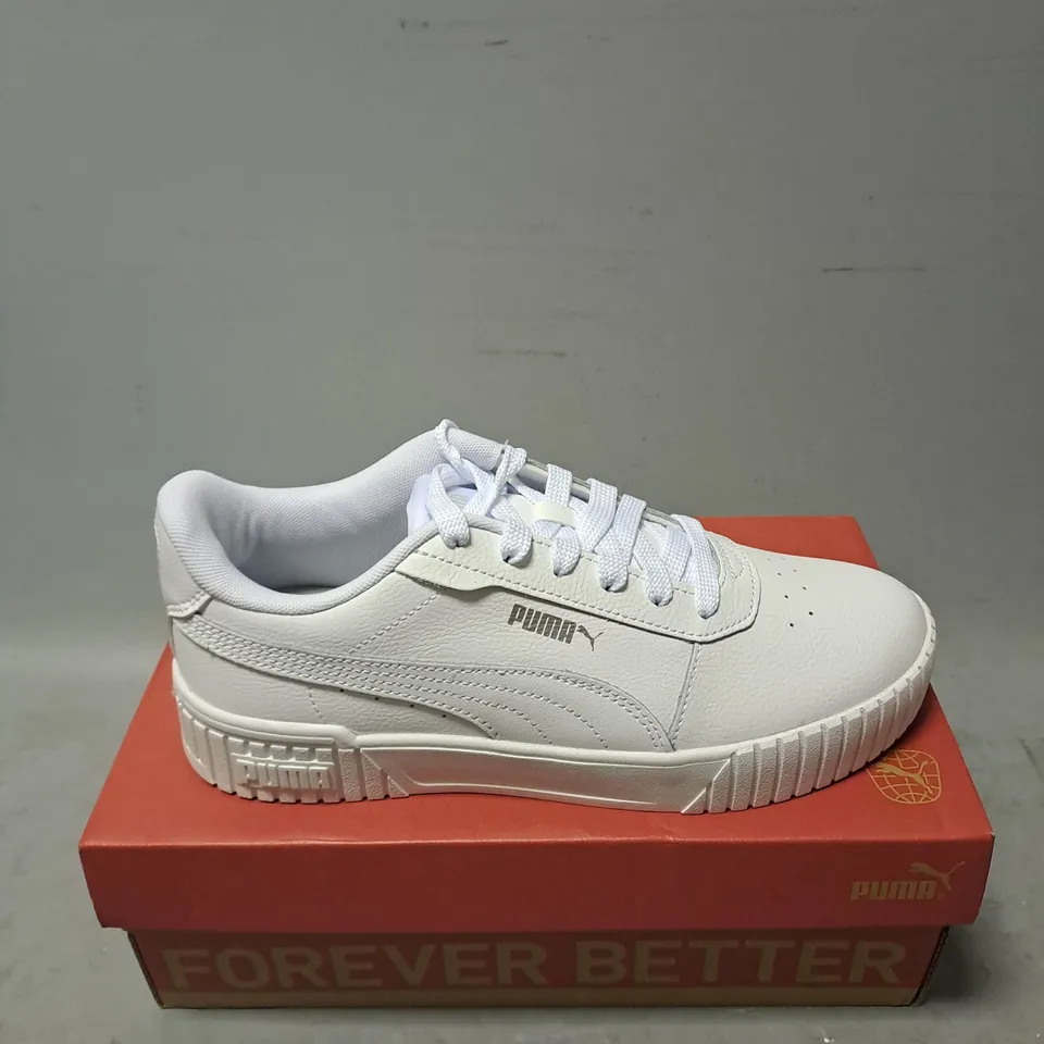 BOXED PAIR OF PUMA CARINA 2.0 TRAINERS IN WHITE SIZE 6