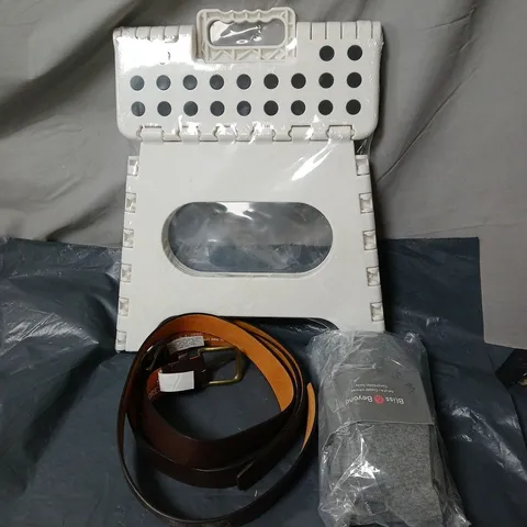 BOX OF APPROXIMATELY 18 ASSORTED ITEMS TO INCLUDE STEP STOOL, BELTS, COMPRESSION SOCK ETC