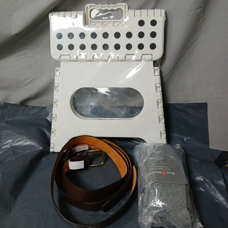 BOX OF APPROXIMATELY 18 ASSORTED ITEMS TO INCLUDE STEP STOOL, BELTS, COMPRESSION SOCK ETC