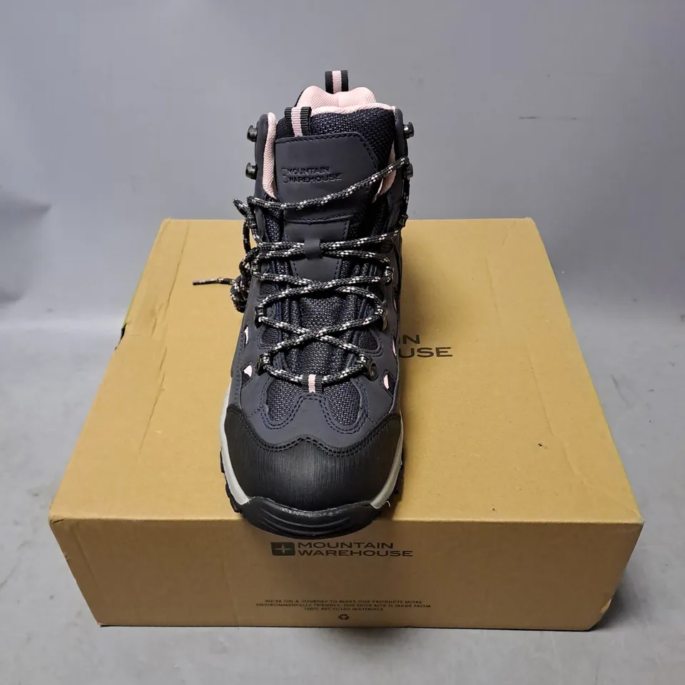 BOXED PAIR OF MOUNTAIN WAREHOUSE ADVENTURER WOMENS WATERPROOF WALKING BOOT IN DARK PURPLE SIZE 8