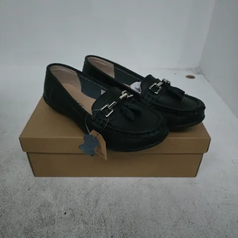 JO & JOE NAUTICAL BLACK LEATHER DRIVER SHOES – UK 3