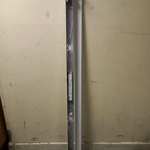 BRAND NEW 5FT BATTEN 54W FLUORESCENT TWIN FITTING (LPT258/HF/X) - COLLECTION ONLY