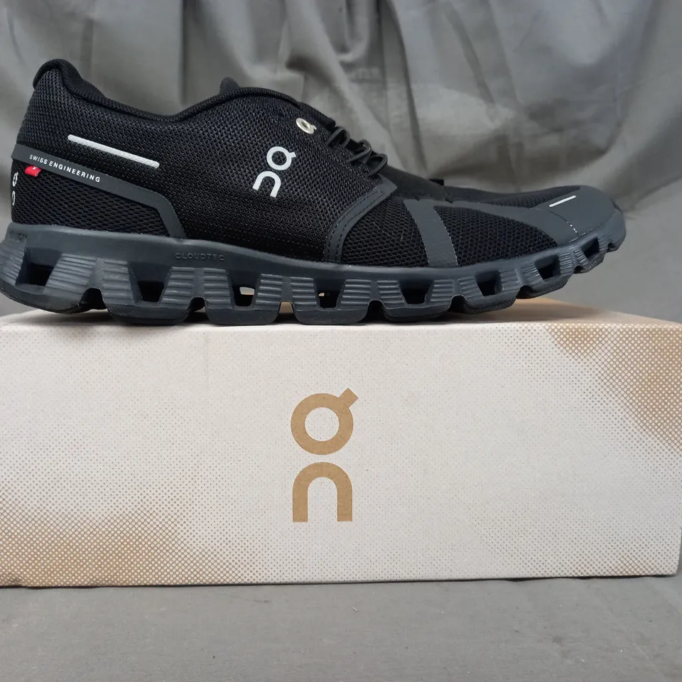 BOXED PAIR OF ON SHOES IN BLACK UK SIZE 10.5