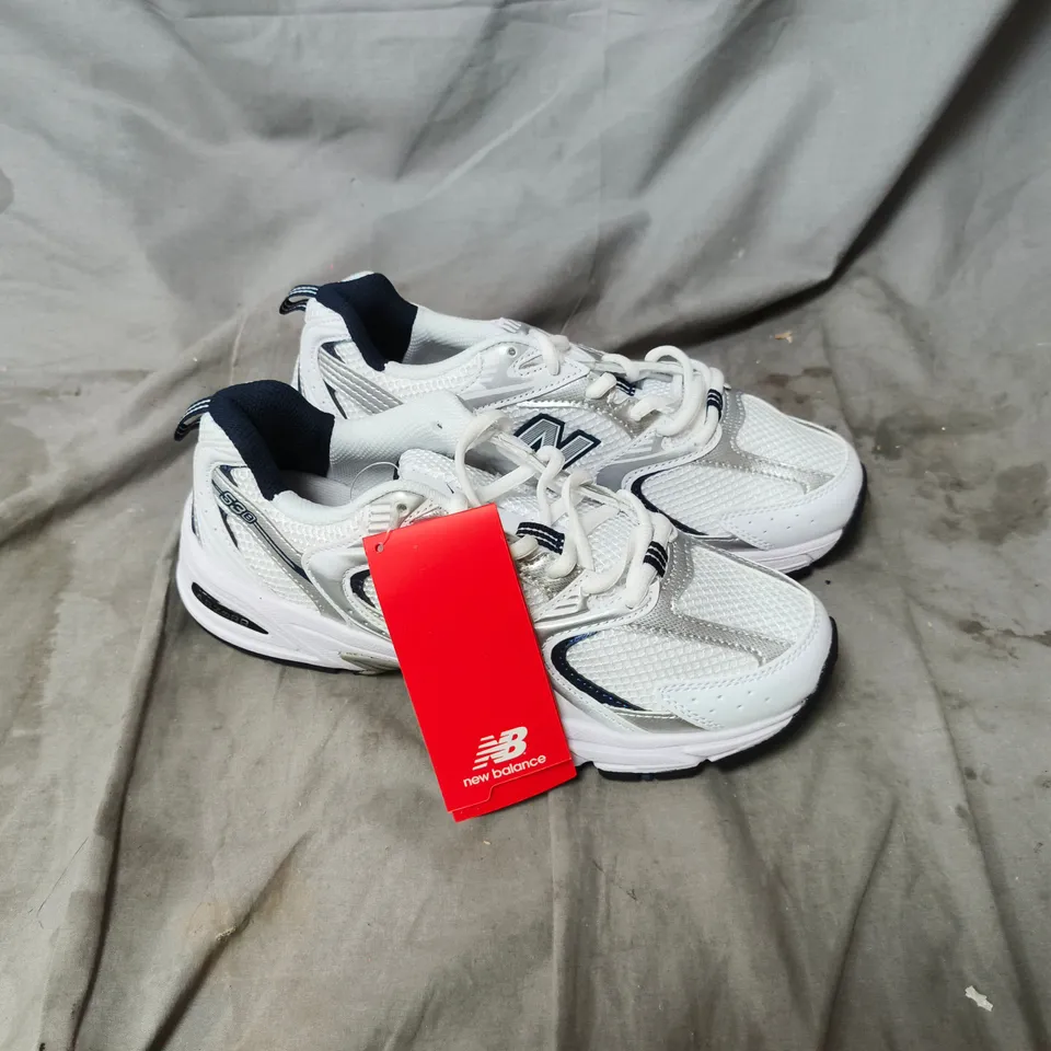 UNBOXED NEW BALANCE WHITE RUNNING SHOES – ATHLETIC TRAINERS UK SIZE 7.5