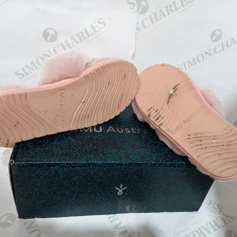 BOXED PAIR OF EMU DUSTY PINK SLIPPERS - SIZE 5 