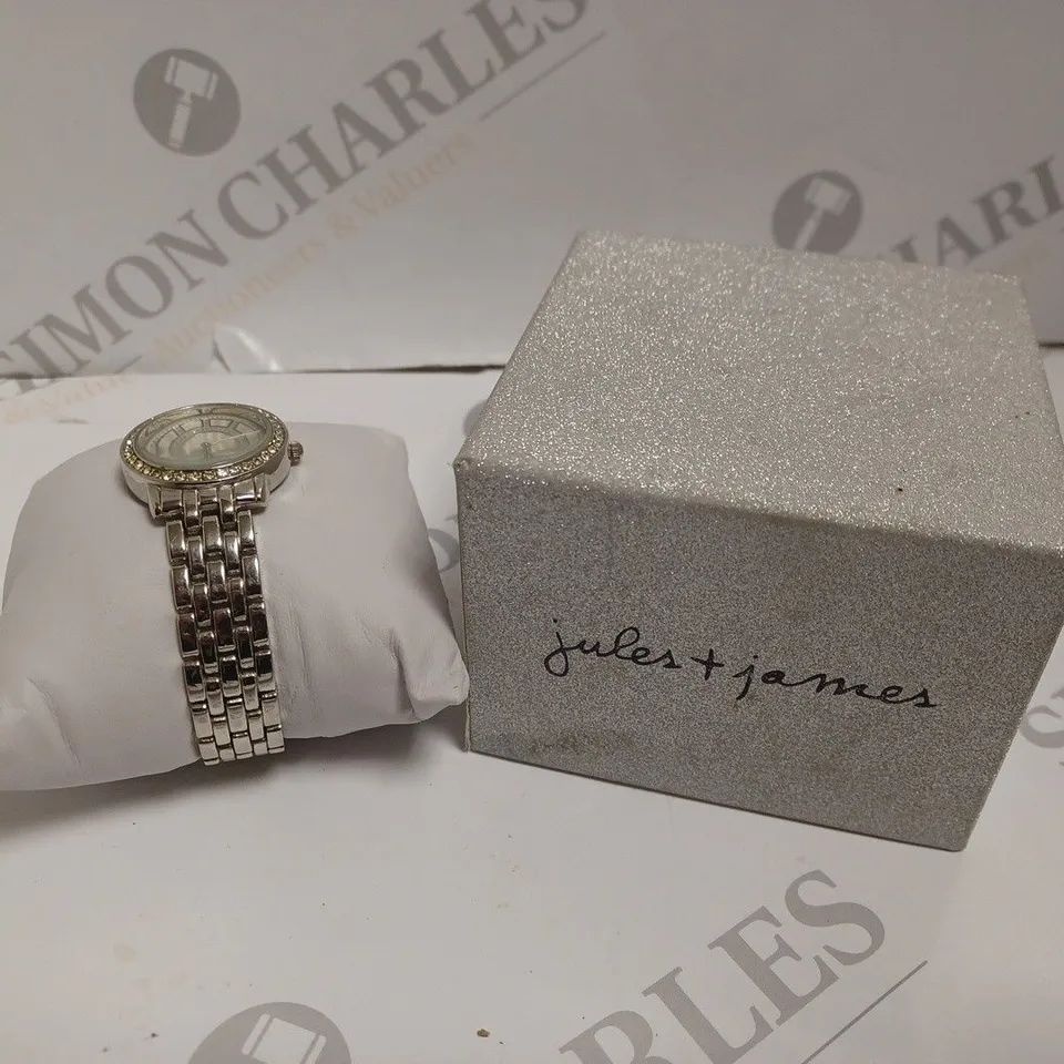 BOXED JULES & JAMES WHITE DIAL STAINLESS STEEL BRACELET WATCH 