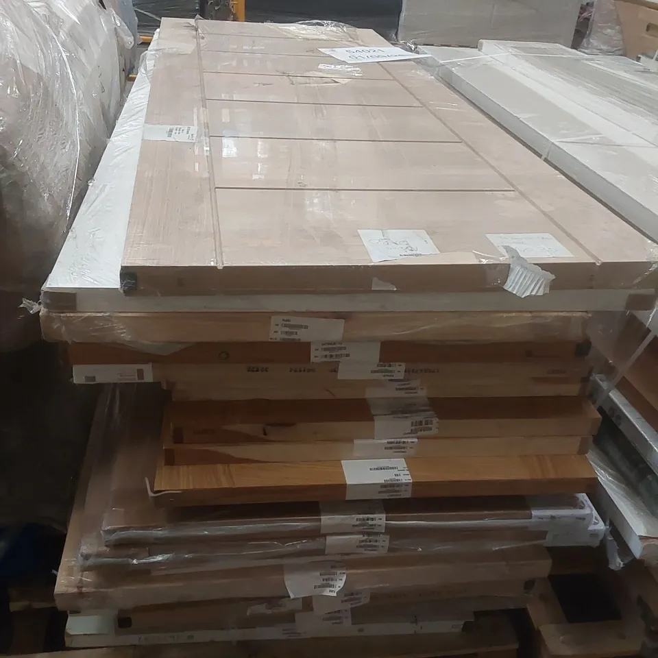 PALLET CONTAINING A VERY LARGE QUANTITY OF ASSORTED WOODEN INTERNAL DOORS