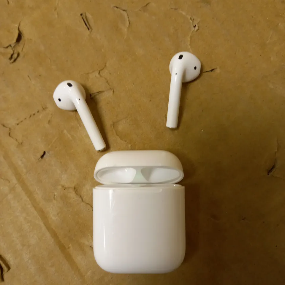 APPLE AIRPODS