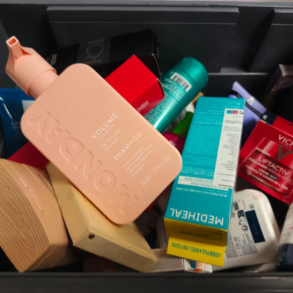 APPROXIMATELY 15 ASSORTED HEALTH & BEAUTY PRODUCTS 