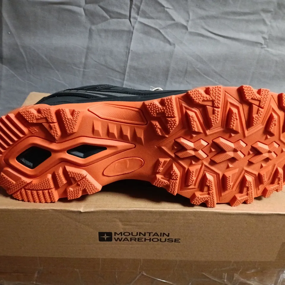 BOXED PAIR OF MOUNTAIN WAREHOUSE SPRINT WATERPROOF TRAIL RUNNER SHOES – GREY/BLACK, UK 10 