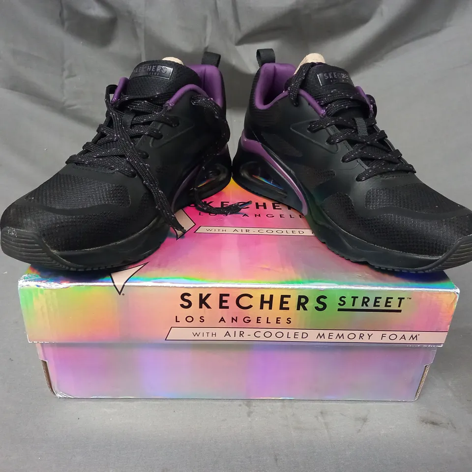 BOXED PAIR OF SKECHERS TRAINERS IN BLACK SIZE 5