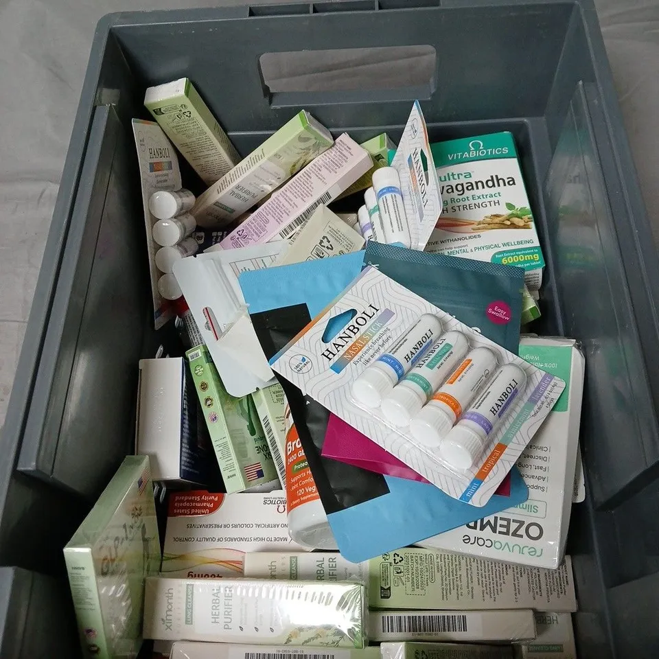 APPROXIMATELY 20 ASSORTED VITAMIN & DIETARY SUPPLEMENTS TO INCLUDE NUTRITION GEEKS BIOTIN GROWTH, HIMMENSE BOOST, NASAL SPRAY, HERBAL PURIFIER, NASAL STICKS ETC