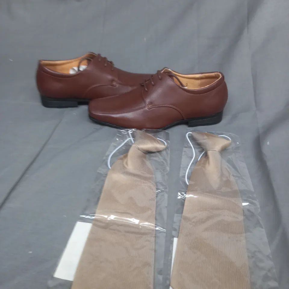 PAISLEY LONDON CHILDRENS SHOES SIZE 2 AND TIES
